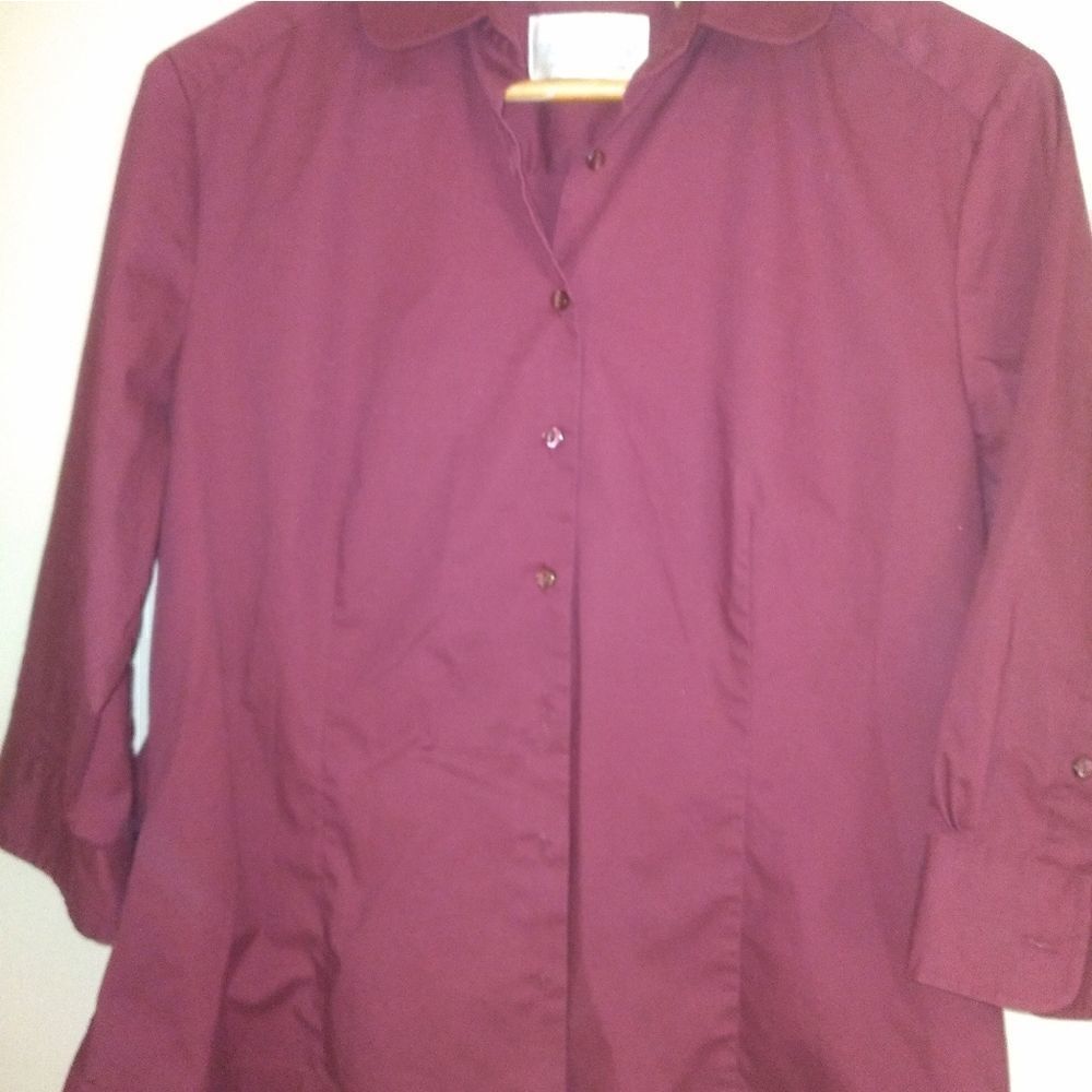 U2 Riders By Lee slimmimg Fitted burgundy button down shirt 3/4 Sleeves